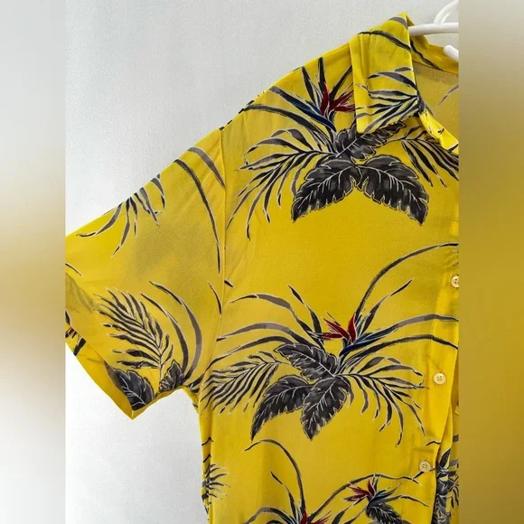 Cropped Hawaiian Button Down Shirt Yellow Women’s Plant Print NWT Medium - Picture 8 of 11